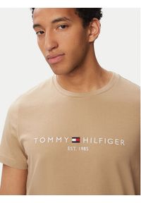 TOMMY HILFIGER - Tommy Hilfiger T-Shirt Logo Tee MW0MW11797 Beżowy Regular Fit. Kolor: beżowy. Materiał: bawełna #4