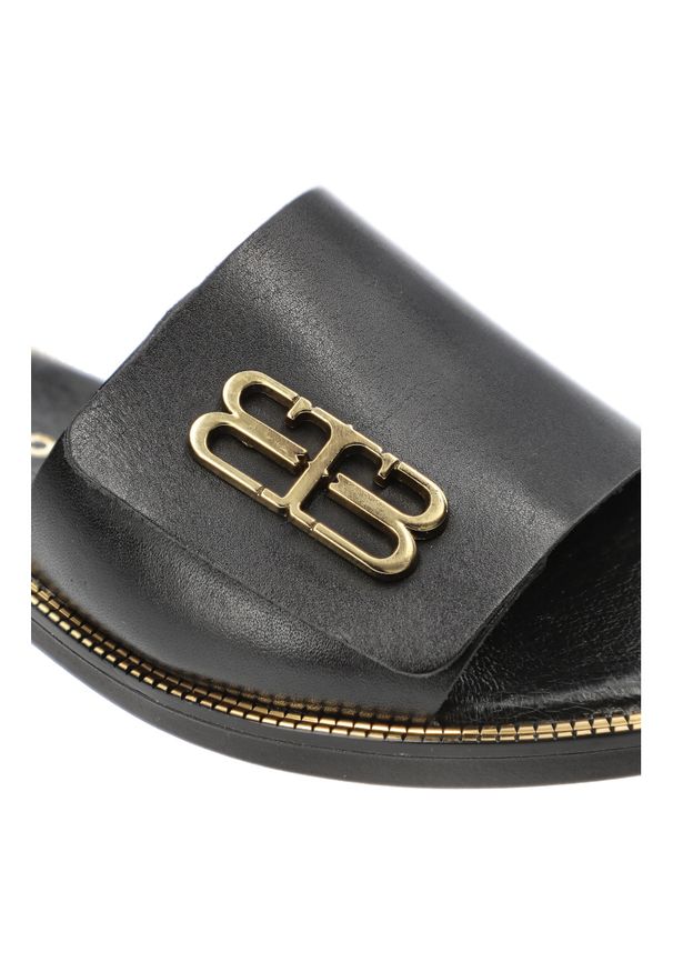 Czarne Klapki Armodo Modne Obuwie Damskie. Okazja: na co dzień. Kolor: czarny. Materiał: skóra. Wzór: gładki. Styl: klasyczny, casual, elegancki