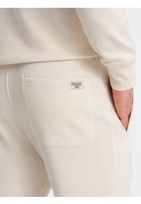 Ombre Clothing - Męski dresowy komplet bluza + spodnie – kremowy V11. Okazja: na co dzień. Kolor: kremowy. Materiał: dresówka. Wzór: aplikacja, jednolity. Styl: klasyczny, casual