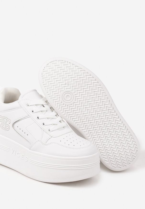 Born2be - Biało-Srebrne Sneakersy Vices na Grubej Podeszwie z Metalicznymi Wstawkami Nelesea. Okazja: na co dzień. Nosek buta: okrągły. Kolor: biały. Sezon: lato, wiosna