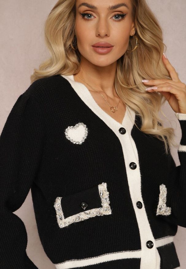 Renee - Czarny Wiskozowy Sweter Kardigan z Kontrastową Lamówką i Naszywkami Narjee. Kolor: czarny. Materiał: wiskoza. Wzór: aplikacja