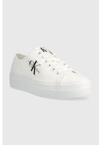 Calvin Klein Jeans tenisówki VULC FLATFORM ESSENTIAL MONO damskie kolor biały YW0YW01030. Nosek buta: okrągły. Zapięcie: sznurówki. Kolor: biały. Materiał: materiał. Obcas: na platformie #4