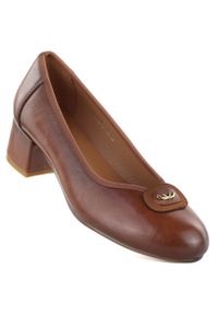 POTOCKI - Czółenka damskie półbuty na klocku brązowe Potocki SZ12788. Kolor: brązowy. Materiał: skóra ekologiczna. Obcas: na obcasie. Wysokość obcasa: średni #1