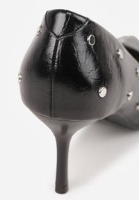 Born2be - Czarne Czółenka na Szpilce Vices ze Skórzaną Wkładką Ozdobione Ćwiekami i Klamrą Rilisea. Okazja: na co dzień. Zapięcie: klamry. Kolor: czarny. Materiał: skóra. Wzór: aplikacja. Obcas: na szpilce. Styl: casual, klasyczny, elegancki #5