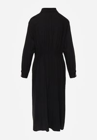 Renee - Czarna Koszulowa Sukienka z Wiskozy z Asymetrycznym Drapowaniem i Guzikiem Hetasa. Okazja: na co dzień. Kolor: czarny. Materiał: wiskoza. Długość rękawa: długi rękaw. Typ sukienki: asymetryczne, koszulowe. Styl: casual, elegancki #2