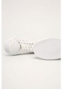 Guess Jeans - Buty skórzane. Nosek buta: okrągły. Zapięcie: sznurówki. Kolor: biały. Materiał: syntetyk, materiał, skóra ekologiczna, guma. Szerokość cholewki: normalna #4