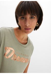 bonprix - Długi T-shirt z mieszanki wiskozy. Kolor: zielony. Materiał: wiskoza. Długość: długie. Wzór: napisy. Styl: elegancki #2