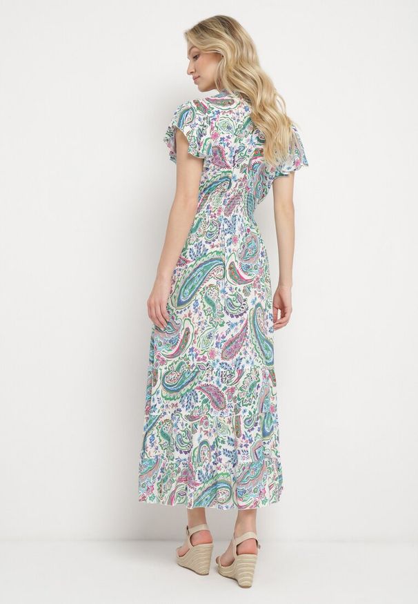 Born2be - Biało-Niebieska Bawełniana Sukienka Boho z Gumką w Talii i Wzorem Paisley Sirrelia. Kolor: biały. Materiał: bawełna. Wzór: paisley. Styl: boho