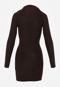 Renee - Brązowa Elegancka Sukienka Bodycon Zdobiona Marszczeniem i Aplikacjami Paphypso. Okazja: na imprezę. Kolor: brązowy. Materiał: materiał. Wzór: aplikacja. Typ sukienki: bodycon. Styl: elegancki #2