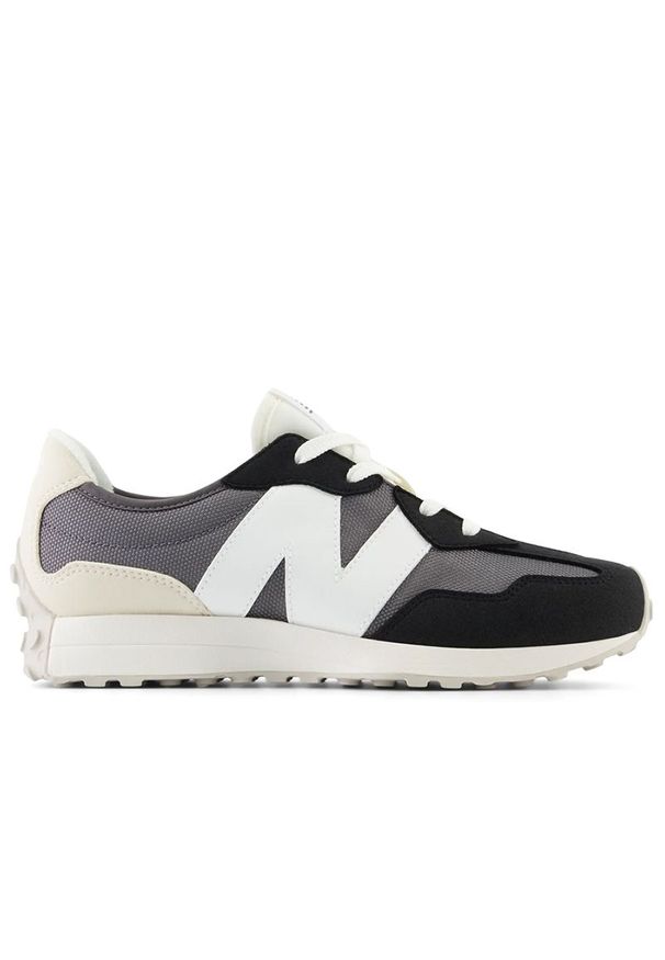 Buty New Balance GS327FG - czarne. Okazja: na co dzień. Zapięcie: sznurówki. Kolor: czarny. Materiał: guma, zamsz, materiał, syntetyk. Szerokość cholewki: normalna. Sezon: lato