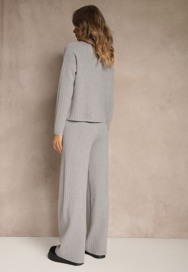 Renee - Szary Komplet z Prążkowanej Dzianiny Spodnie Wide Leg i Sweter ze Stójką Feniria. Kolor: szary. Materiał: dzianina, prążkowany