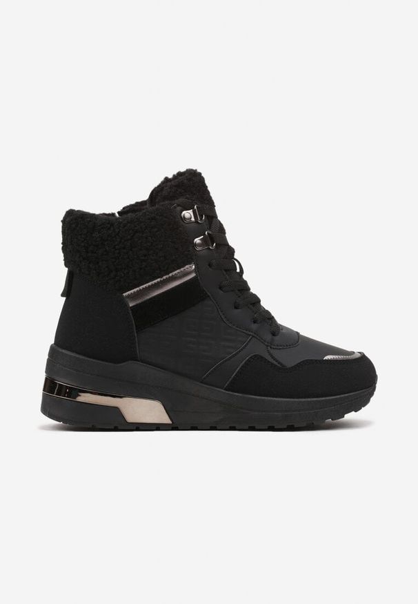 Born2be - Czarne Sneakersy na Koturnie Zdobione Metalicznymi Wstawkami i Futerkiem Omedia. Okazja: na co dzień, na spotkanie biznesowe. Zapięcie: sznurówki. Kolor: czarny. Materiał: futro. Wzór: aplikacja. Obcas: na koturnie