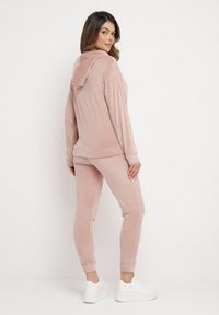 Born2be - Jasnoróżowy Komplet Dresowy z Welurowej Dzianiny z Bluzą i Spodniami Ariliv. Kolor: różowy. Materiał: dresówka, dzianina, welur #4