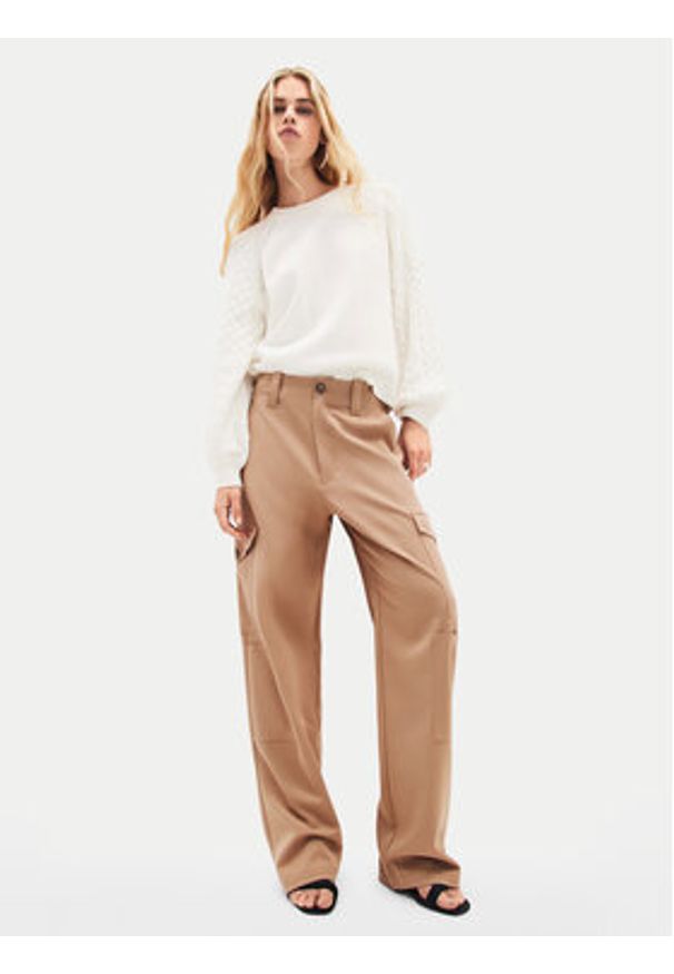 Desigual Sweter Regina 24WWJF35 Biały Regular Fit. Kolor: biały. Materiał: wiskoza, syntetyk