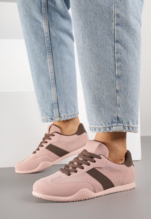 Born2be - Różowo-Brązowe Sneakersy z Ozdobnym Paskiem Naliovela. Okazja: na co dzień. Zapięcie: pasek. Kolor: różowy. Materiał: jeans