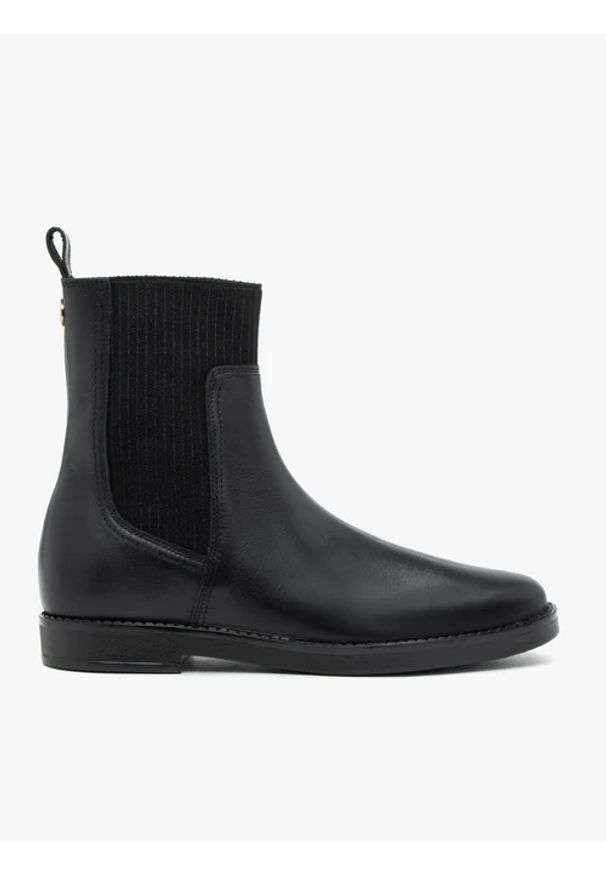 Ryłko - Czarne sztyblety ze ściągaczem. Okazja: na co dzień. Wysokość cholewki: za kostkę. Nosek buta: okrągły. Kolor: czarny. Materiał: skóra. Obcas: na obcasie. Styl: casual, street, klasyczny. Wysokość obcasa: niski