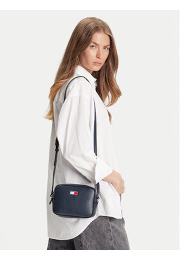Tommy Jeans Torebka Tjw Must Camera Bag AW0AW17543 Granatowy. Kolor: niebieski. Materiał: skórzane