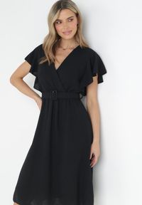Born2be - Czarna Sukienka z Kopertowym Dekoltem i Paskiem Sizue. Kolor: czarny. Typ sukienki: kopertowe #5