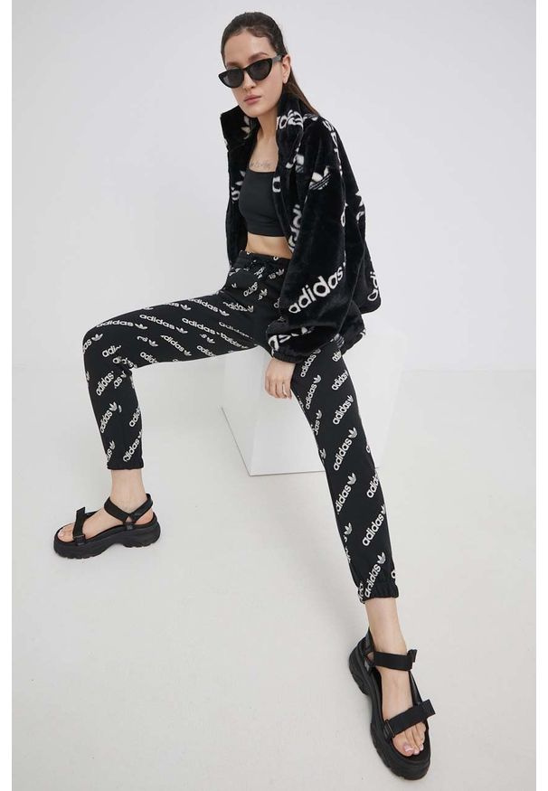 adidas Originals kurtka damska kolor czarny przejściowa. Okazja: na co dzień. Kolor: czarny. Materiał: włókno, materiał. Styl: casual