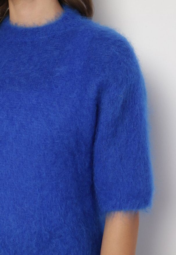 Born2be - Niebieski Moherowy Sweter o Kroju Nietoperza z Rękawami 3/4 Eleanira. Okazja: na co dzień. Kolor: niebieski. Materiał: moher. Wzór: ze splotem, aplikacja. Sezon: zima, jesień. Styl: elegancki, klasyczny, casual