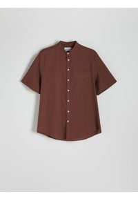 Reserved - Koszula comfort z domieszką lnu - brązowy. Kolor: brązowy. Materiał: len