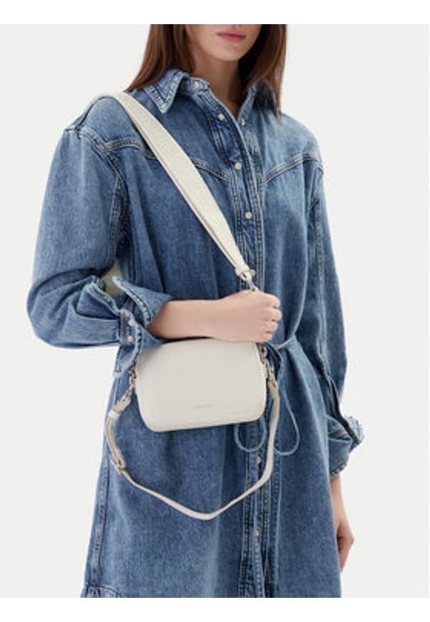 Calvin Klein Torebka Webbing Double Strap Camera Bag LV04F3165G Biały. Kolor: biały. Materiał: skórzane