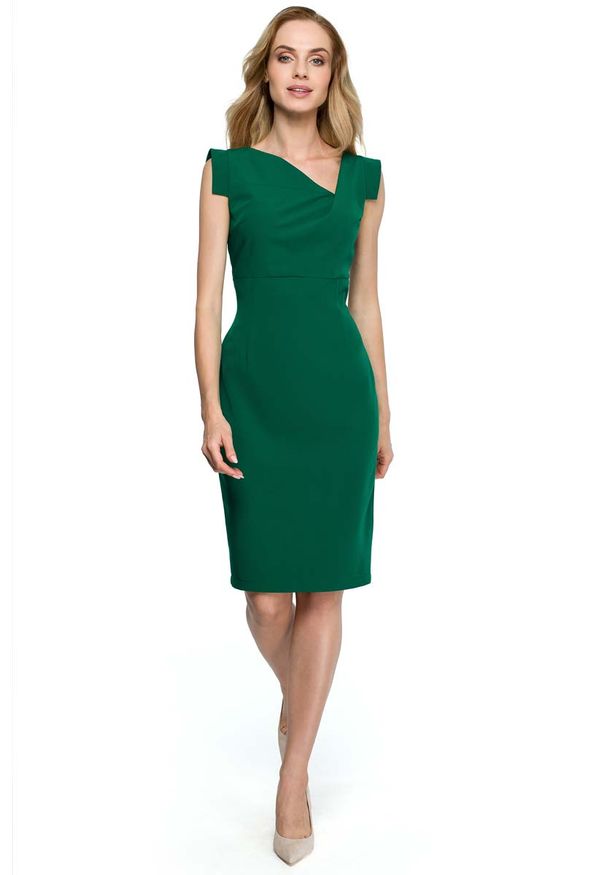 MOE - Zielona Dopasowana Sukienka z Asymetrycznym Dekoltem. Kolor: zielony. Materiał: wiskoza, poliester, elastan. Typ sukienki: asymetryczne