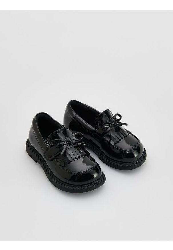 Reserved - Lakierowane loafersy - czarny. Kolor: czarny. Materiał: lakier