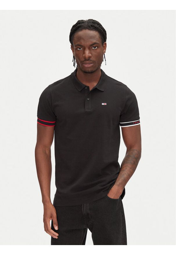 Tommy Jeans Polo Flag Cuff DM0DM21306 Czarny Slim Fit. Typ kołnierza: polo. Kolor: czarny. Materiał: bawełna