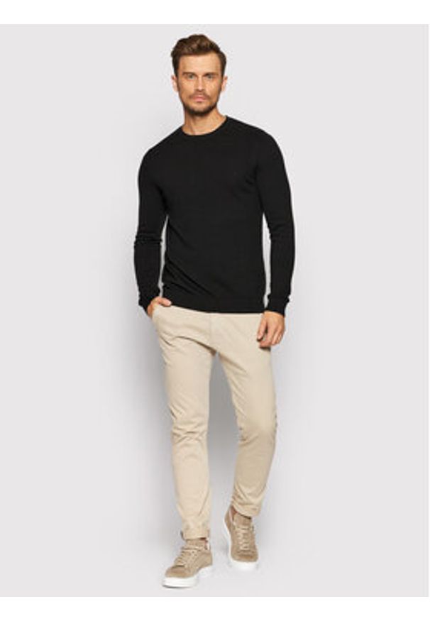 Selected Homme Sweter Berg 16074682 Czarny Regular Fit. Kolor: czarny. Materiał: bawełna