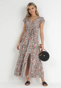 Born2be - Czarno-Biała Sukienka Rhenosyne. Okazja: na co dzień. Kolor: biały. Materiał: materiał. Wzór: kolorowy, kwiaty. Sezon: lato. Typ sukienki: kopertowe, rozkloszowane. Styl: casual. Długość: maxi #1