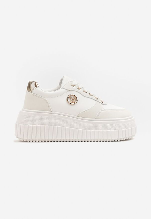 Born2be - Białe Sneakersy Vices na Grubej Podeszwie z Metaliczną Ozdobą i Sznurowaniem Niliri. Nosek buta: okrągły. Zapięcie: sznurówki. Kolor: biały. Materiał: jeans. Wzór: aplikacja