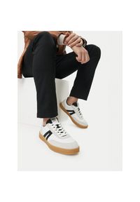 Sneakersy Guess Jeans. Kolor: biały #1