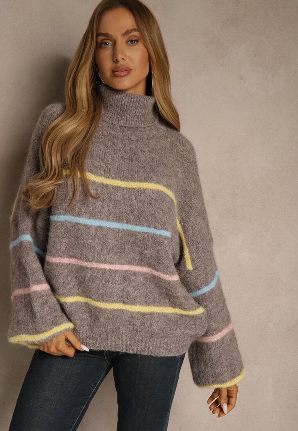 Renee - Beżowy Golf z Wełną w Paski Monallesa. Okazja: na co dzień. Typ kołnierza: golf. Kolor: beżowy. Materiał: wełna. Wzór: paski. Sezon: jesień. Styl: casual