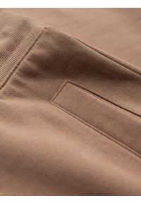 Ombre Clothing - Męskie spodnie dresowe z nogawką bez ściągacza - brązowe V2. Kolor: brązowy. Materiał: dresówka. Wzór: aplikacja. Styl: klasyczny, sportowy #5
