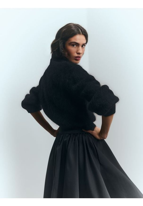 Reserved - Sweter z moherem - czarny. Kolor: czarny. Materiał: moher