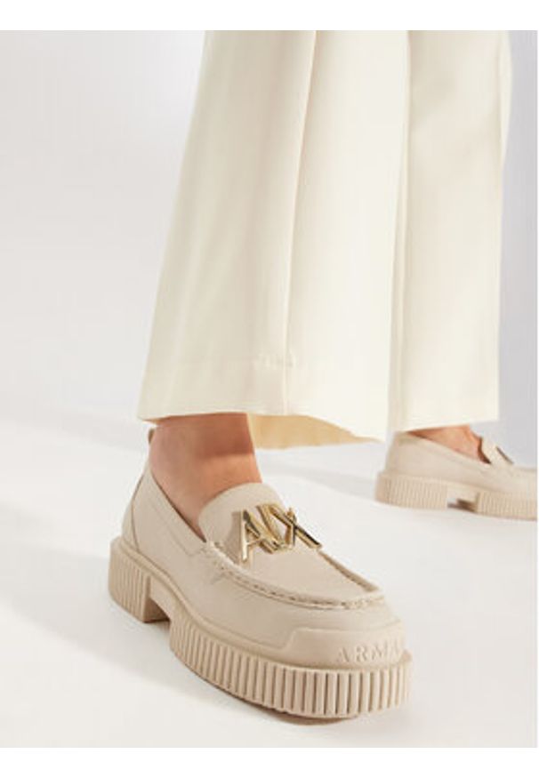 Armani Exchange Loafersy XDA002 XV847 01029 Brązowy. Kolor: brązowy. Materiał: materiał