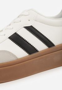 Born2be - Biało-Czarne Sneakersy w Stylu Tenisówek z Geometrycznym Wzorem Avelresil. Okazja: na co dzień. Kolor: biały. Materiał: jeans. Wzór: geometria #5