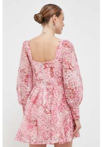 BARDOT - Bardot sukienka kolor różowy mini rozkloszowana. Kolor: różowy. Wzór: haft. Typ sukienki: rozkloszowane. Styl: klasyczny. Długość: mini #3