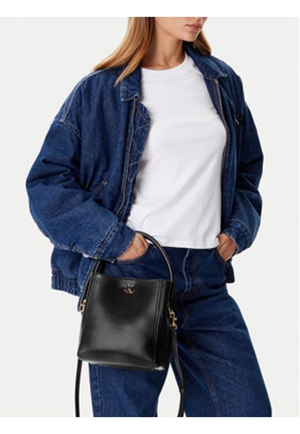 Calvin Klein Torebka Ck Bucket With Strap LV04F3174G Czarny. Kolor: czarny. Materiał: skórzane