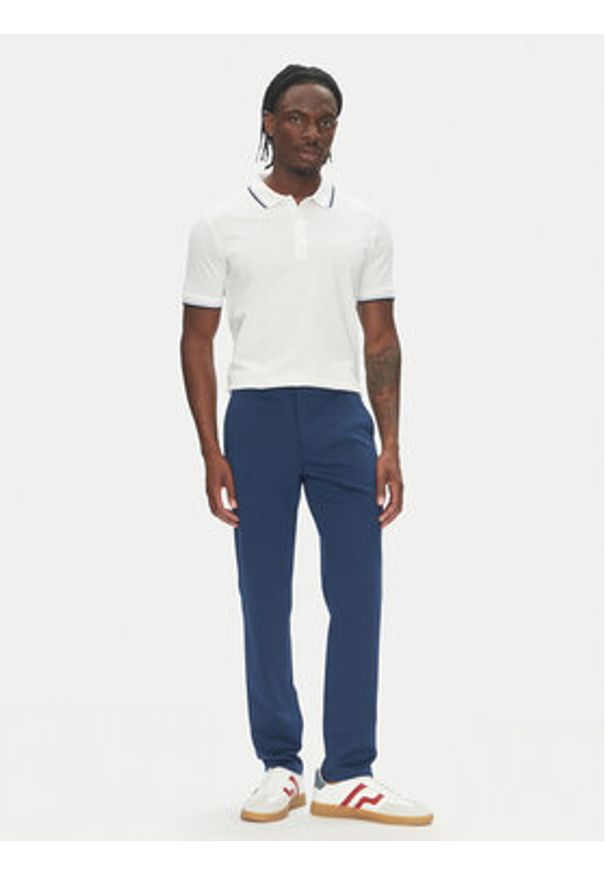 Lindbergh Chinosy 30-006052 Niebieski Slim Fit. Kolor: niebieski. Materiał: syntetyk