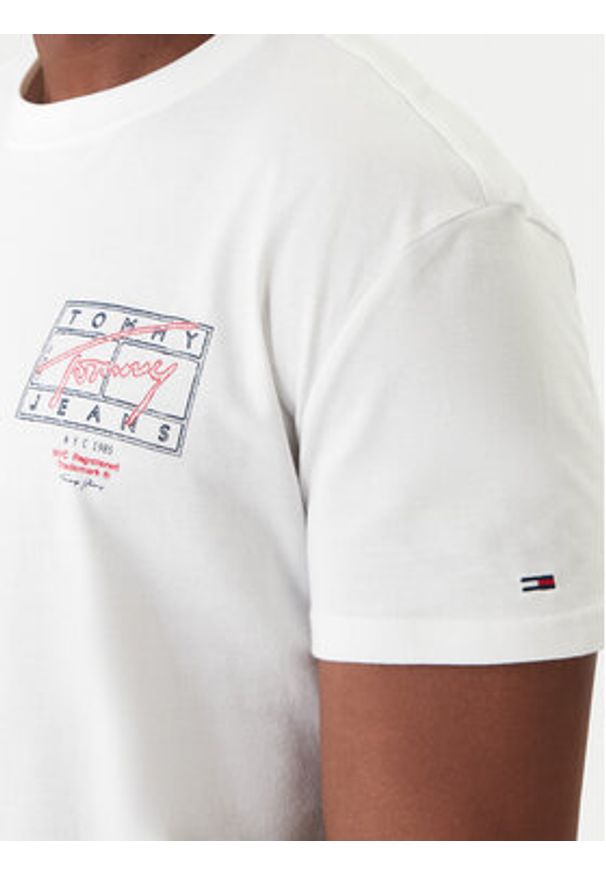 Tommy Jeans T-Shirt DM0DM22319 Écru Regular Fit. Materiał: bawełna