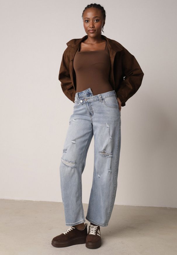 Born2be - Niebieskie Bawełniane Jeansy o Asymetrycznym Kroju Typu Balloon z Dziurami Nediara. Okazja: na co dzień. Kolor: niebieski. Styl: casual, elegancki