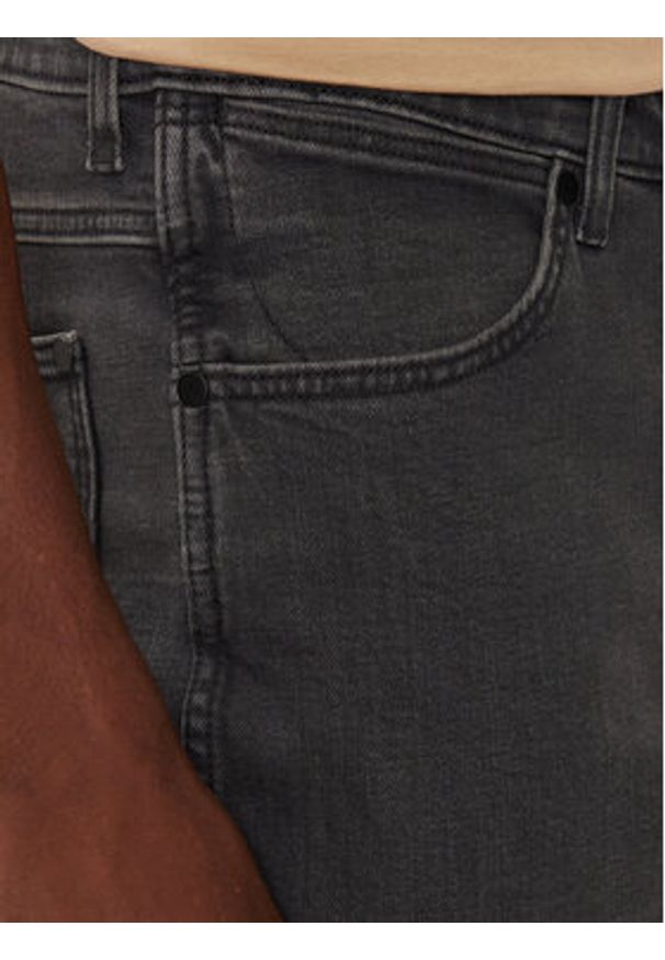 Wrangler Jeansy River 112356783 Szary Tapered Fit. Kolor: szary