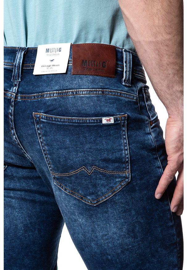 Mustang - SPODENKI MĘSKIE MUSTANG Chicago Short DENIM BLUE 1007113 5000 683. Materiał: denim