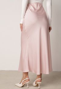 Born2be - Różowa Satynowa Spódnica z Lekko Rozkloszowanym Dołem Zinnemira. Kolor: różowy. Materiał: satyna. Styl: elegancki, klasyczny #2