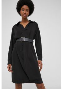 Answear Lab sukienka kolor czarny mini oversize. Kolor: czarny. Materiał: tkanina, poliester. Długość rękawa: długi rękaw. Wzór: gładki. Typ sukienki: oversize. Styl: wakacyjny. Długość: mini #1