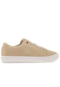 TOMMY HILFIGER - Buty Tommy Hilfiger Hi Vulc Street Low Suede FM0FM04590-AB3 - beżowe. Okazja: na co dzień. Kolor: beżowy. Materiał: guma, skóra, zamsz, kauczuk, poliester. Szerokość cholewki: normalna