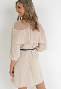 Born2be - Beżowa Sukienka z Plisowaną Falbanką i Cienkim Paskiem Aniva. Kolor: beżowy. Materiał: skóra. Długość: mini #2