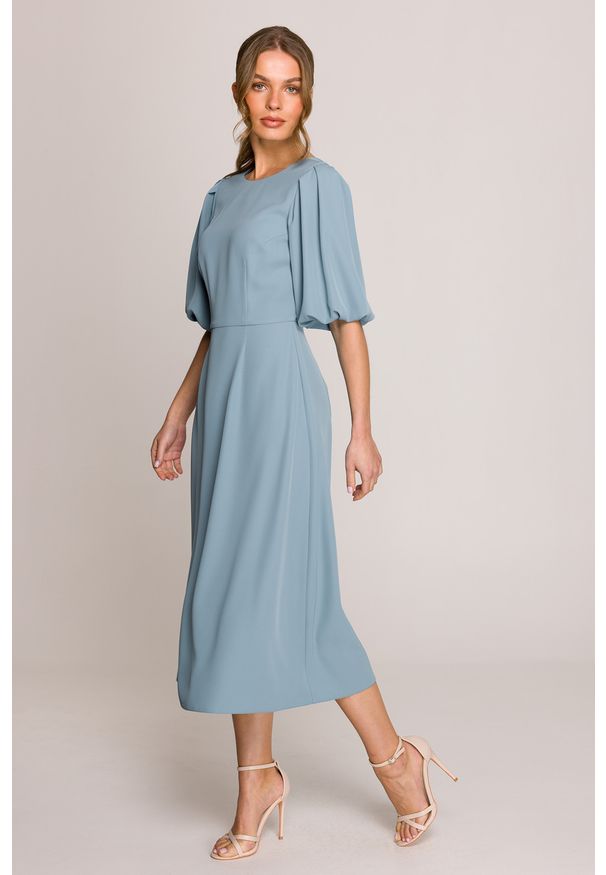 Stylove - Elegancka sukienka koktajlowa z bufiastymi rękawami błękitna. Okazja: na wesele, na imprezę, na ślub cywilny. Kolor: różowy, niebieski. Materiał: materiał, elastan. Długość rękawa: krótki rękaw. Sezon: lato. Typ sukienki: rozkloszowane. Styl: elegancki, wizytowy. Długość: midi